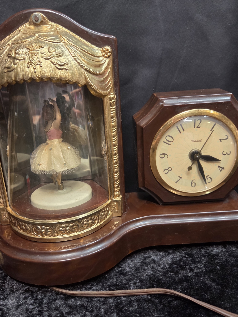 MCM United Clock Corp Lighted Animated/Musical Ballerina Shelf /Mantel Clock